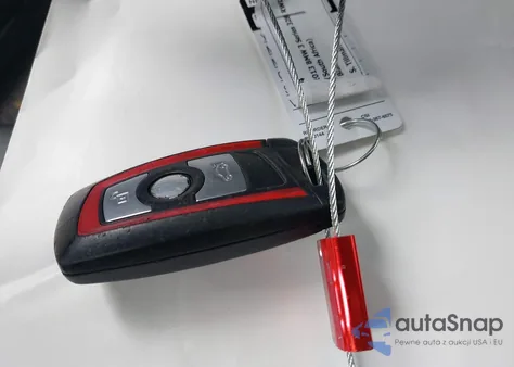 2013 BMW 328I из США, поврежденный, VIN WBA3A5G55DNP25642